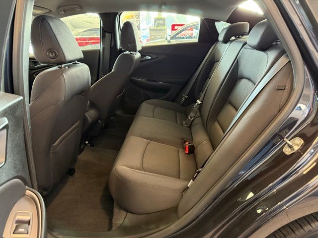 Chevrolet Malibu Vehicle Full-screen Gallery Image 21