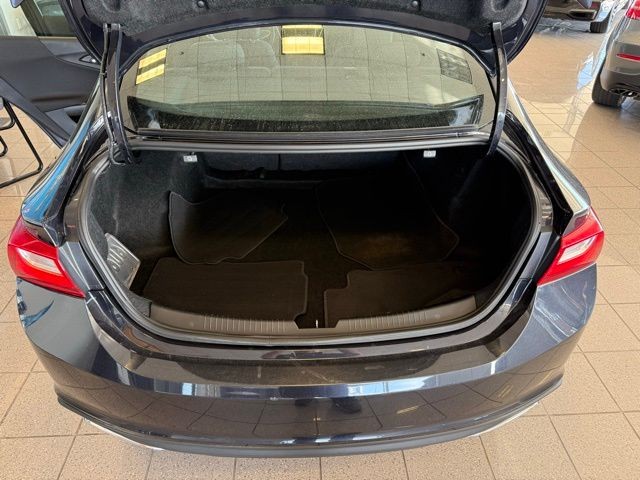 Chevrolet Malibu Vehicle Full-screen Gallery Image 22