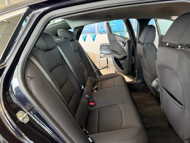 Chevrolet Malibu Vehicle Full-screen Gallery Image 23