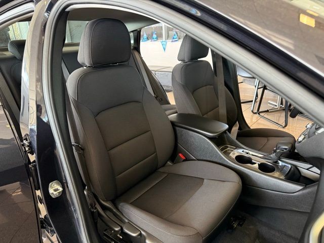 Chevrolet Malibu Vehicle Full-screen Gallery Image 25