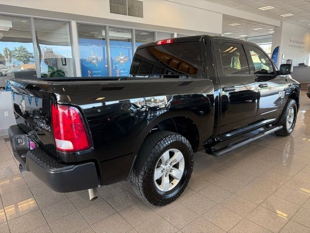 Ram 1500 Classic Vehicle Full-screen Gallery Image 03