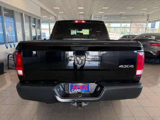 Ram 1500 Classic Vehicle Full-screen Gallery Image 04