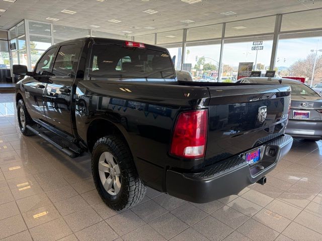 Ram 1500 Classic Vehicle Full-screen Gallery Image 05