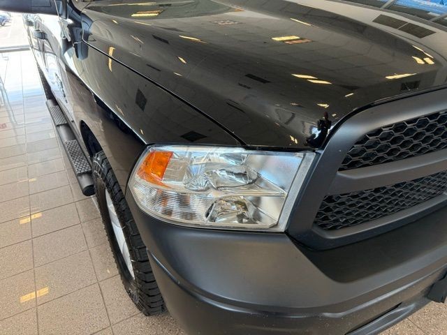 Ram 1500 Classic Vehicle Full-screen Gallery Image 09