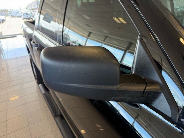 Ram 1500 Classic Vehicle Full-screen Gallery Image 10