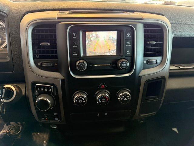 Ram 1500 Classic Vehicle Full-screen Gallery Image 14