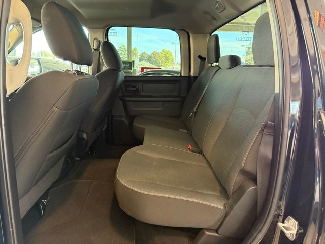 Ram 1500 Classic Vehicle Full-screen Gallery Image 19