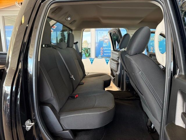 Ram 1500 Classic Vehicle Full-screen Gallery Image 20