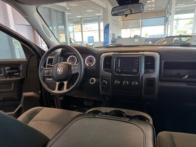 Ram 1500 Classic Vehicle Full-screen Gallery Image 21