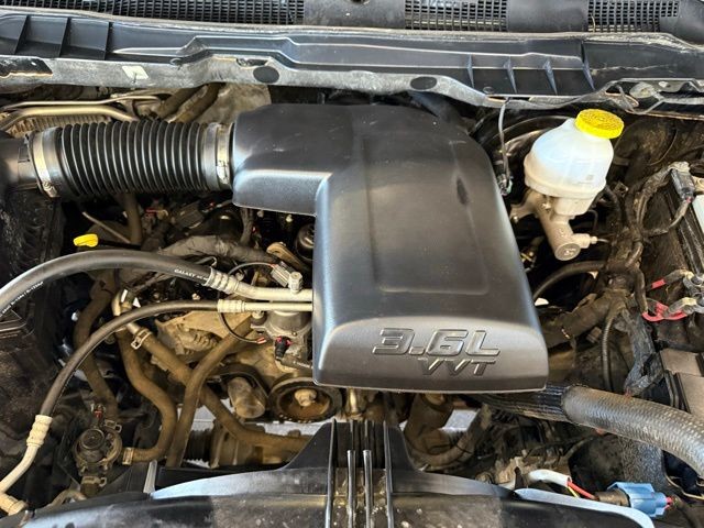 Ram 1500 Classic Vehicle Full-screen Gallery Image 24