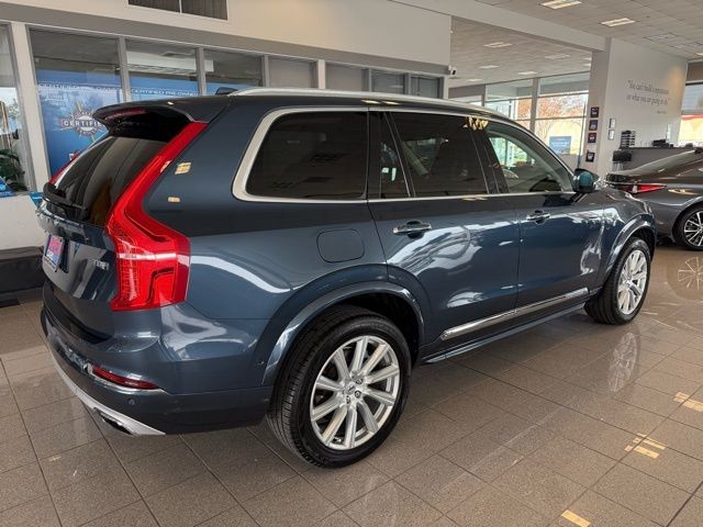 Volvo XC90 Vehicle Full-screen Gallery Image 03