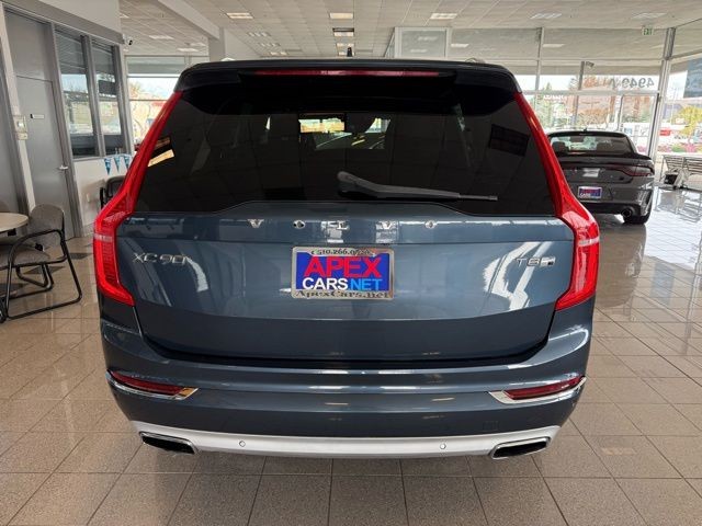 Volvo XC90 Vehicle Full-screen Gallery Image 04