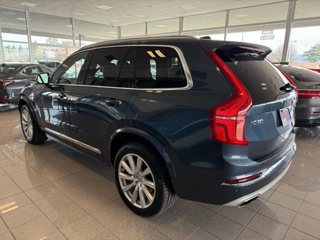 Volvo XC90 Vehicle Full-screen Gallery Image 06