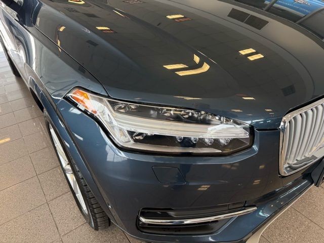 Volvo XC90 Vehicle Full-screen Gallery Image 08