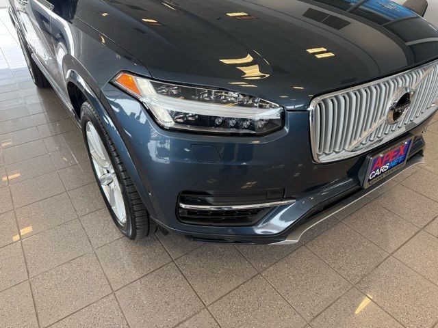 Volvo XC90 Vehicle Full-screen Gallery Image 09