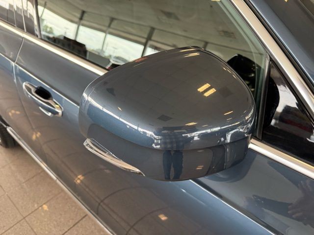 Volvo XC90 Vehicle Full-screen Gallery Image 12