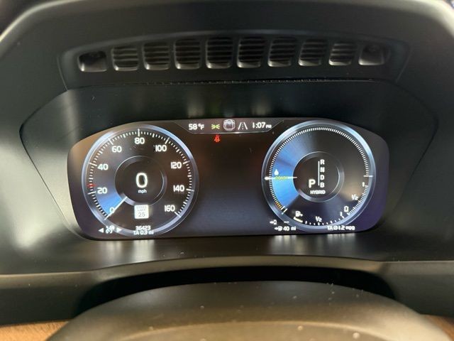 Volvo XC90 Vehicle Full-screen Gallery Image 13