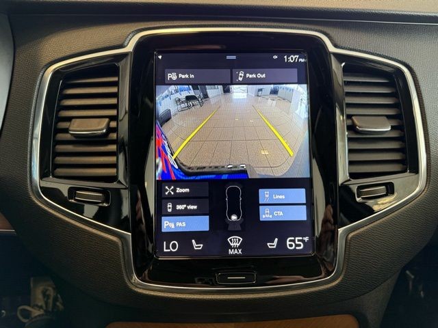 Volvo XC90 Vehicle Full-screen Gallery Image 14