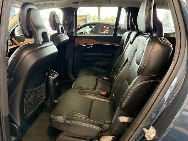 Volvo XC90 Vehicle Full-screen Gallery Image 20