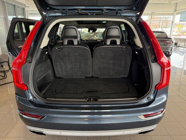 Volvo XC90 Vehicle Full-screen Gallery Image 22