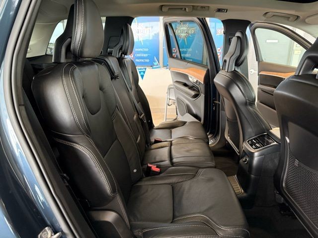 Volvo XC90 Vehicle Full-screen Gallery Image 24