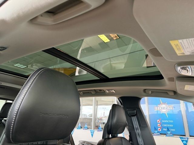 Volvo XC90 Vehicle Full-screen Gallery Image 26