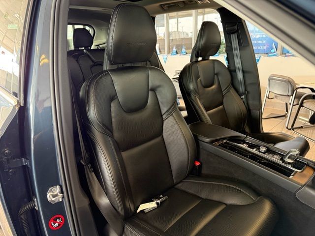 Volvo XC90 Vehicle Full-screen Gallery Image 27