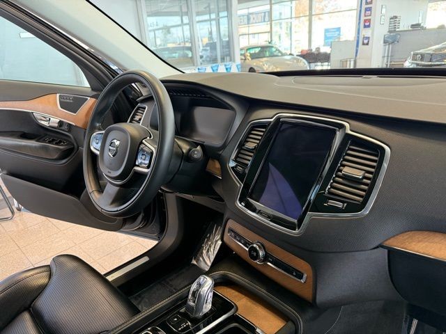 Volvo XC90 Vehicle Full-screen Gallery Image 28