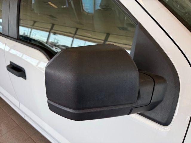 Ford F-150 Vehicle Full-screen Gallery Image 12