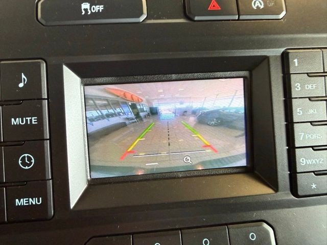 Ford F-150 Vehicle Full-screen Gallery Image 15