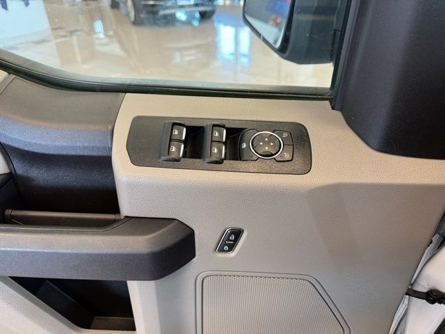 Ford F-150 Vehicle Full-screen Gallery Image 19