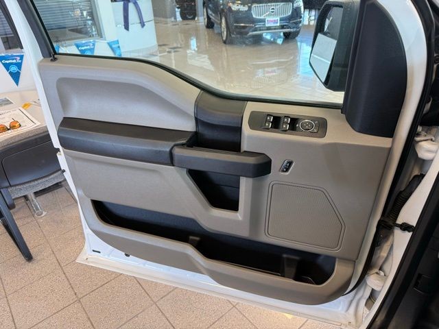 Ford F-150 Vehicle Full-screen Gallery Image 20