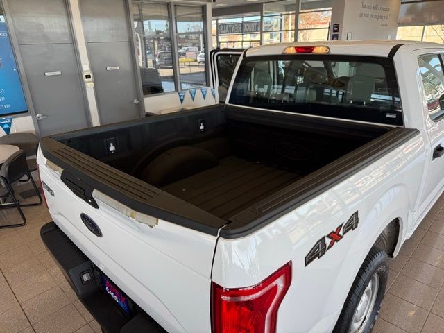 Ford F-150 Vehicle Full-screen Gallery Image 22