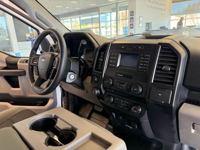 Ford F-150 Vehicle Full-screen Gallery Image 26