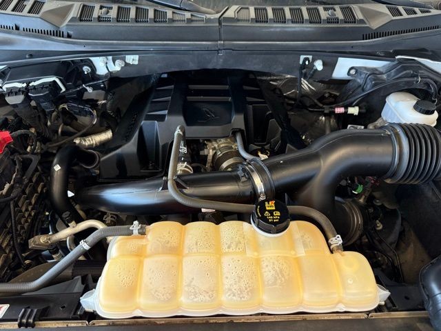 Ford F-150 Vehicle Full-screen Gallery Image 27