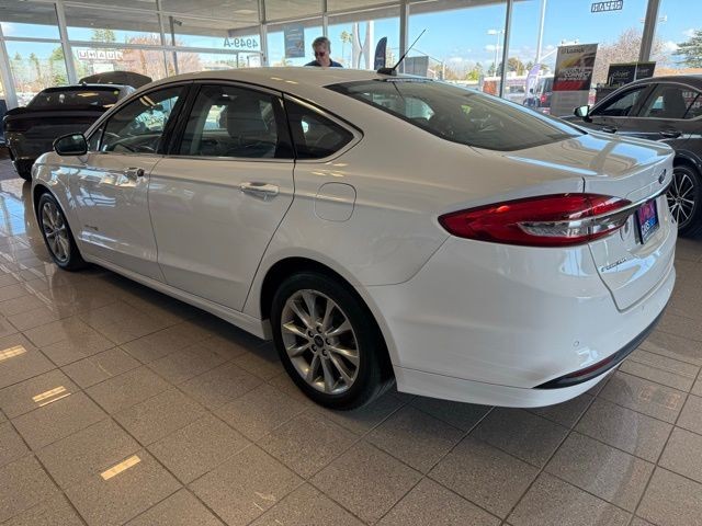 Ford Fusion Vehicle Full-screen Gallery Image 05