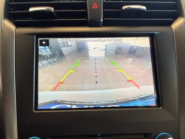 Ford Fusion Vehicle Full-screen Gallery Image 14