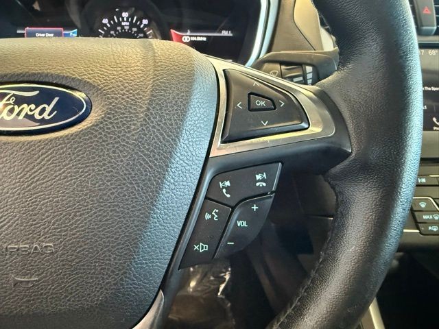 Ford Fusion Vehicle Full-screen Gallery Image 17