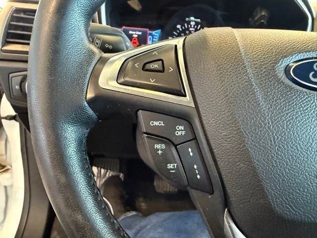 Ford Fusion Vehicle Full-screen Gallery Image 18