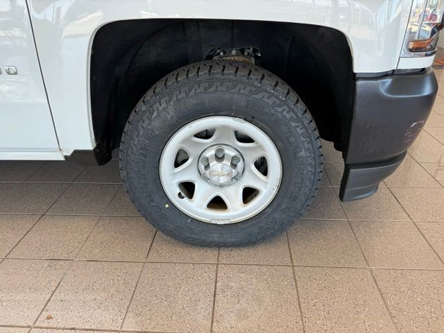 Chevrolet Silverado 1500 LD Vehicle Full-screen Gallery Image 10