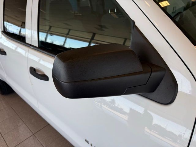 Chevrolet Silverado 1500 LD Vehicle Full-screen Gallery Image 11