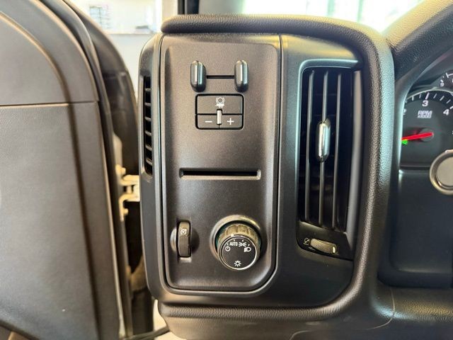 Chevrolet Silverado 1500 LD Vehicle Full-screen Gallery Image 17