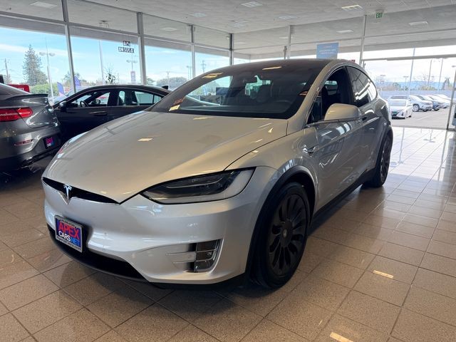 Tesla Model X Vehicle Full-screen Gallery Image 03