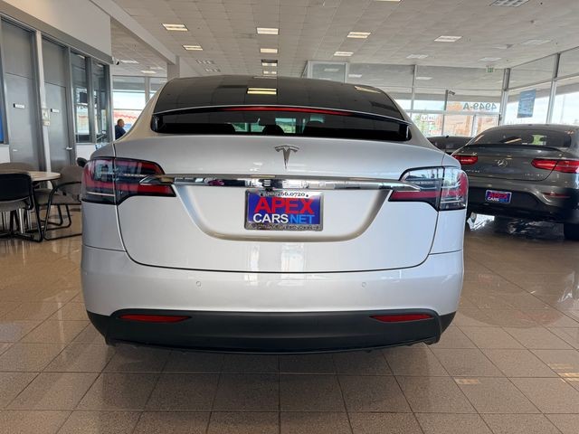 Tesla Model X Vehicle Full-screen Gallery Image 05