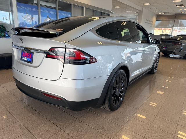 Tesla Model X Vehicle Full-screen Gallery Image 06