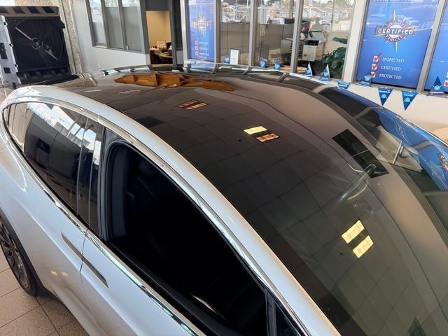 Tesla Model X Vehicle Full-screen Gallery Image 07