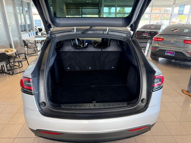Tesla Model X Vehicle Full-screen Gallery Image 10