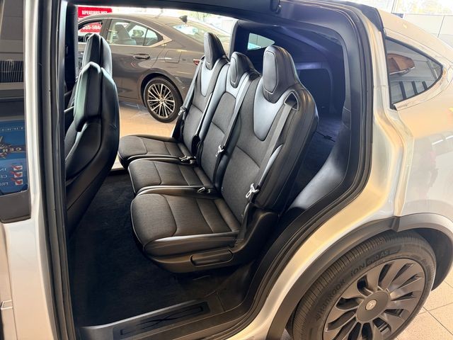 Tesla Model X Vehicle Full-screen Gallery Image 14