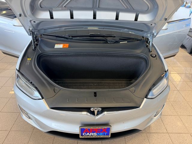Tesla Model X Vehicle Full-screen Gallery Image 21