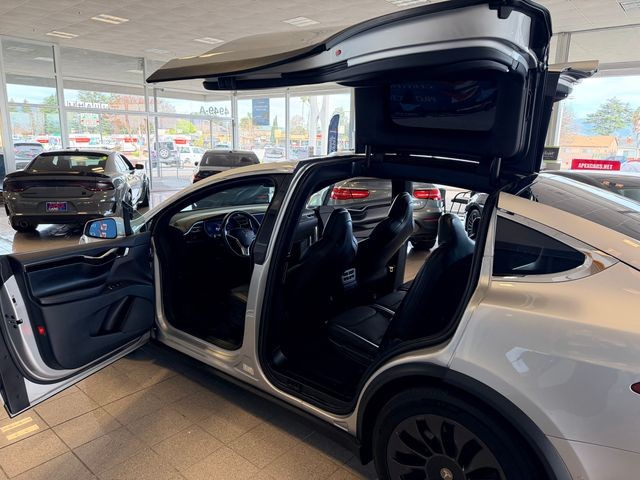 Tesla Model X Vehicle Full-screen Gallery Image 25